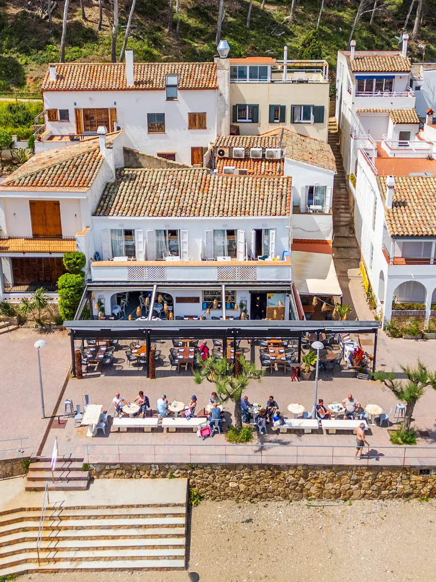 Vídeo aéreo con dron del Hotel Sa Tuna en Begur, Costa Brava